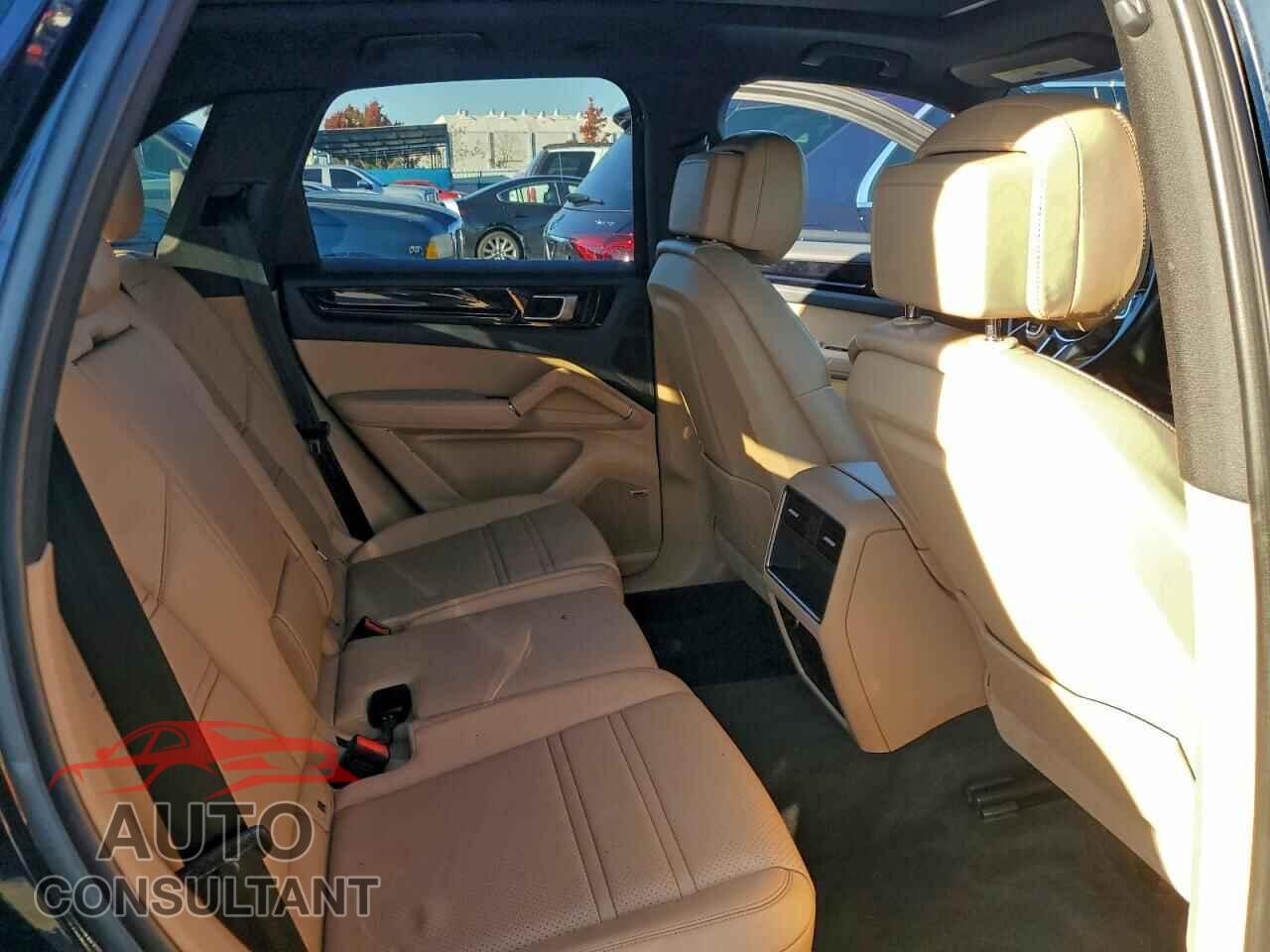 PORSCHE CAYENNE 2019 - WP1AA2AY8KDA17575