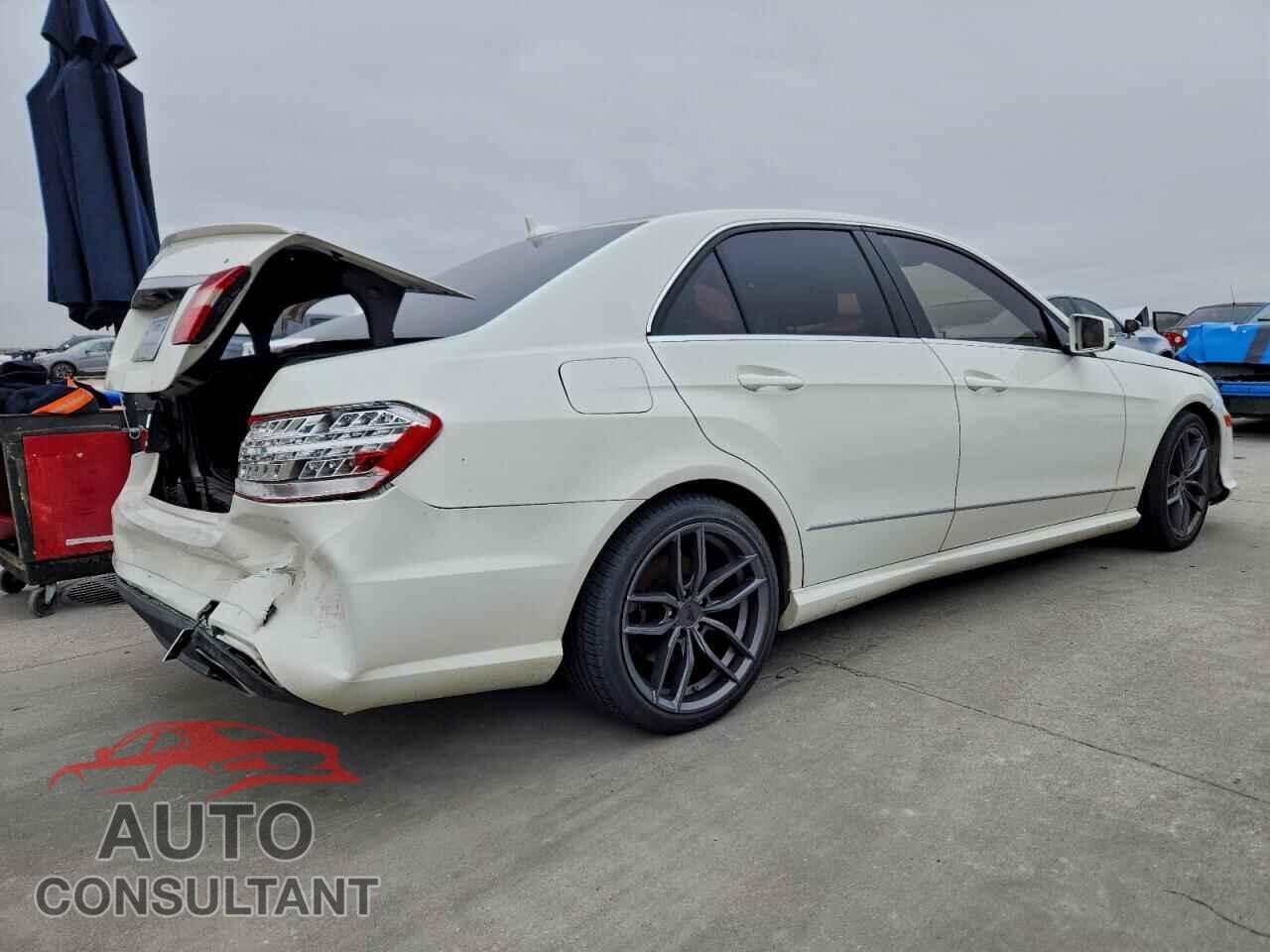 MERCEDES-BENZ E-CLASS 2012 - WDDHF5KB6CA559795