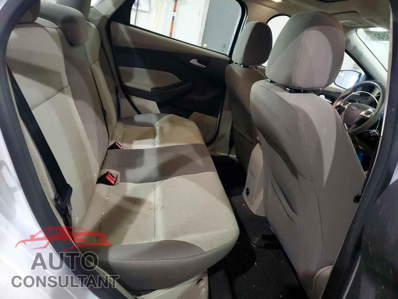 FORD FOCUS 2014 - 1FADP3F29EL447350