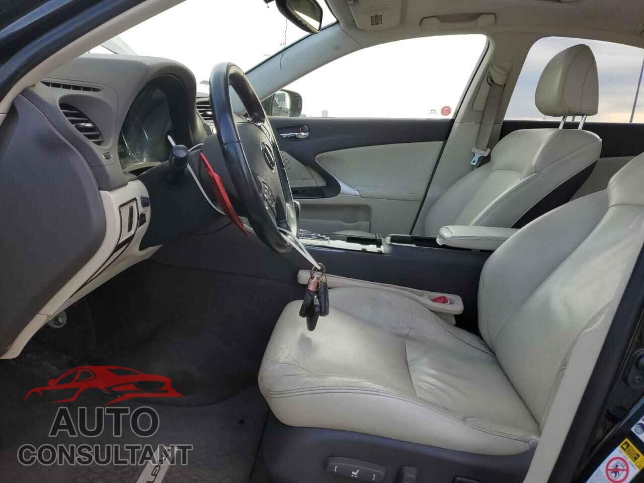 LEXUS IS 2011 - JTHCF5C23B5052524