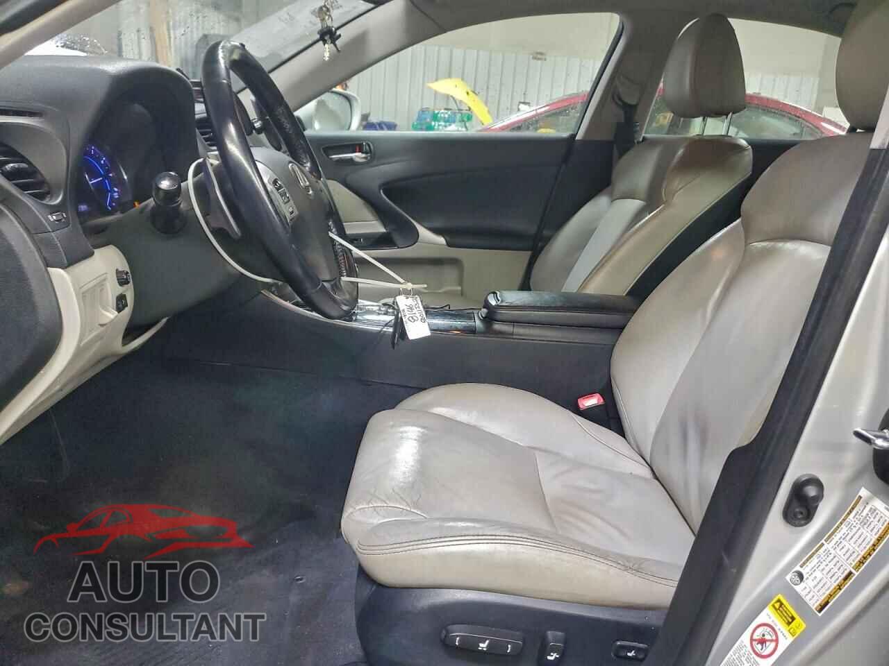 LEXUS IS 2011 - JTHCF5C27B5046452