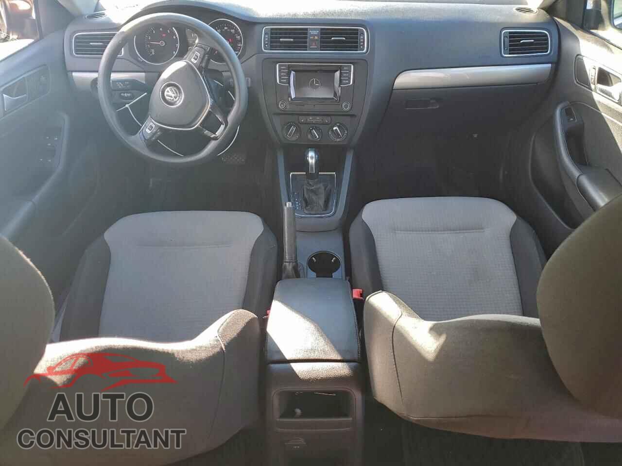 VOLKSWAGEN JETTA 2017 - 3VW2B7AJ5HM390246