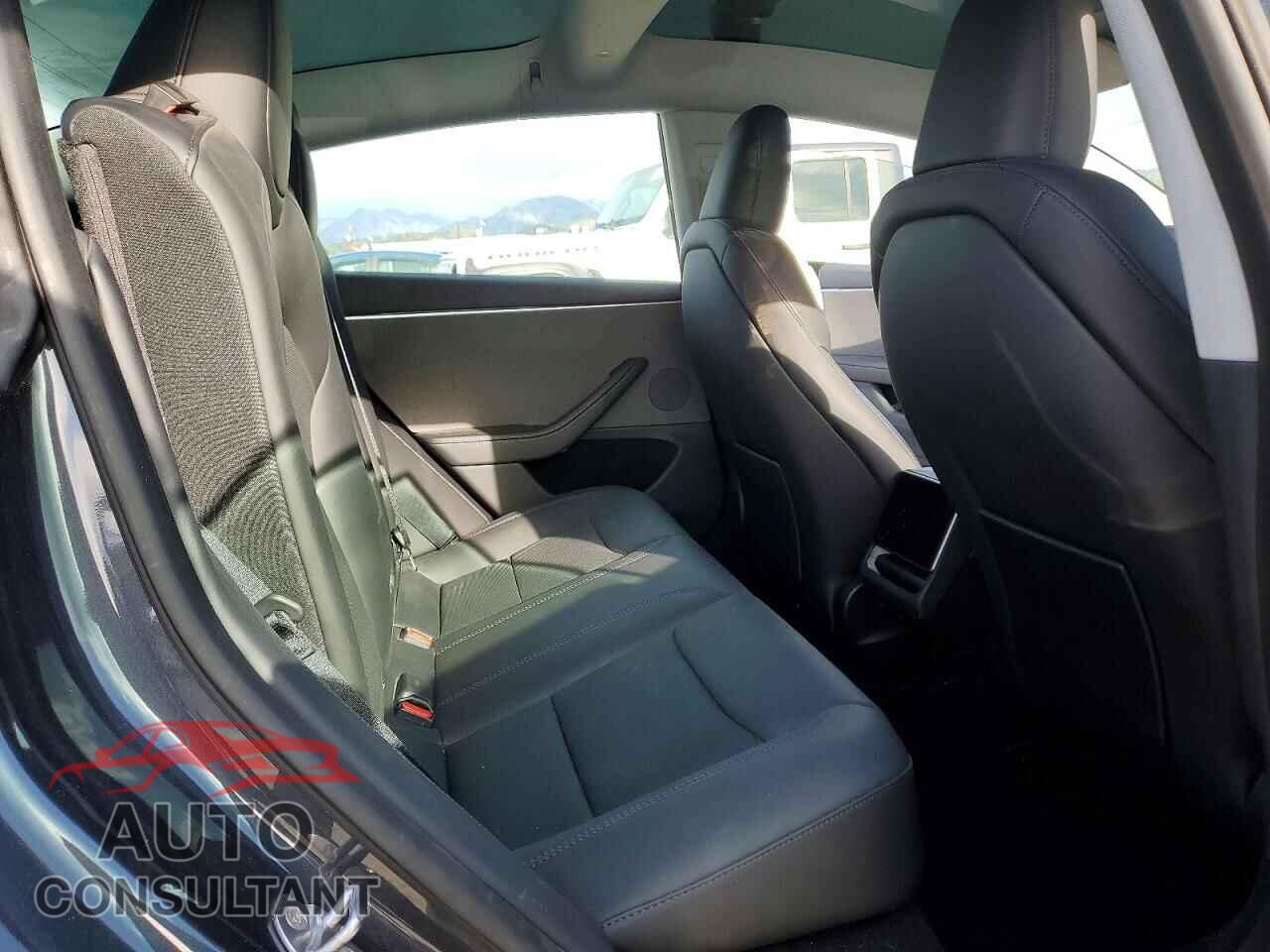 TESLA MODEL 3 2025 - 5YJ3E1EA2SF966487