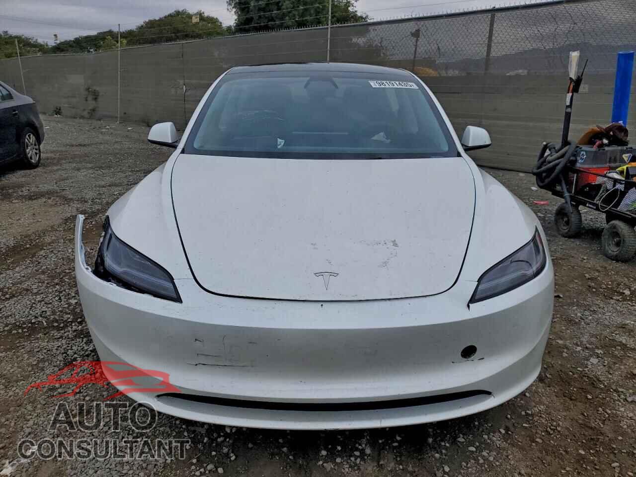 TESLA MODEL 3 2024 - 5YJ3E1EA2RF823677