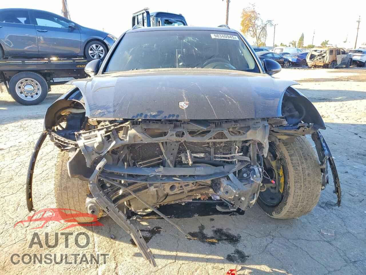 PORSCHE CAYENNE 2017 - WP1AA2A20HKA89371