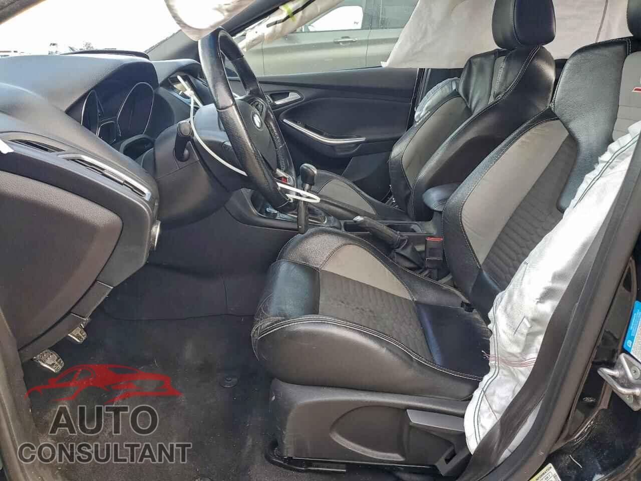 FORD FOCUS 2017 - 1FADP3L99HL343916