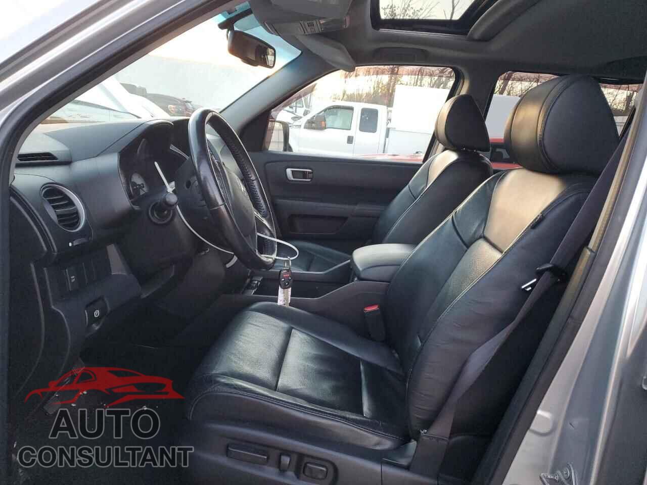 HONDA PILOT 2011 - 5FNYF4H75BB005290