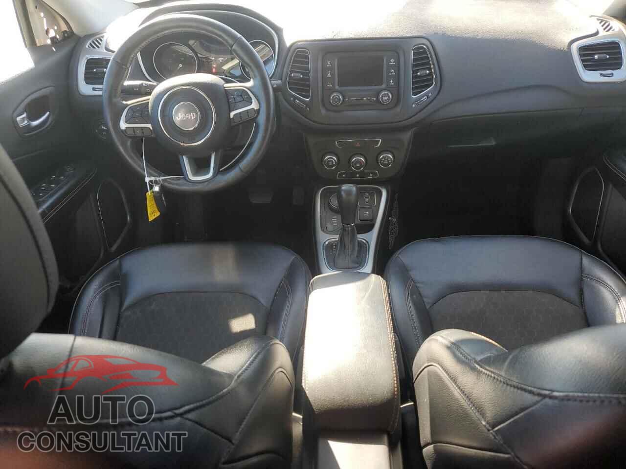 JEEP COMPASS 2018 - 3C4NJDBB4JT153140