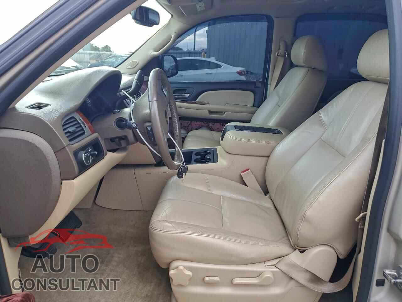 CHEVROLET TAHOE 2013 - 1GNSCBE04DR372373