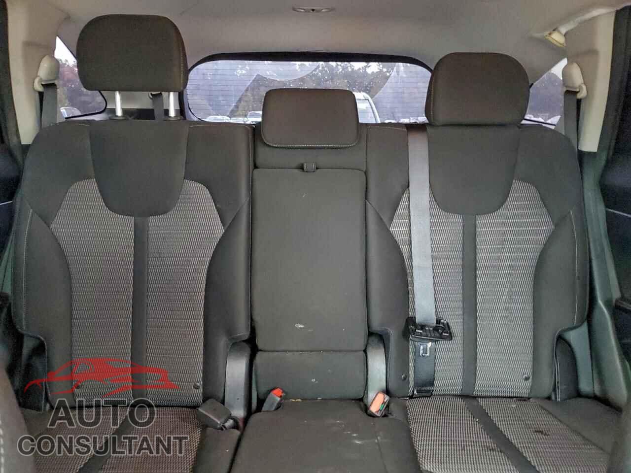 KIA SORENTO 2023 - 5XYRG4LC5PG185537