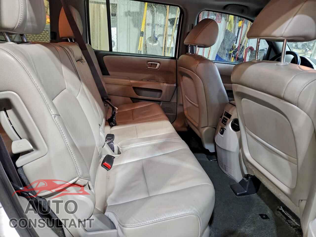 HONDA PILOT 2015 - 5FNYF4H50FB068852