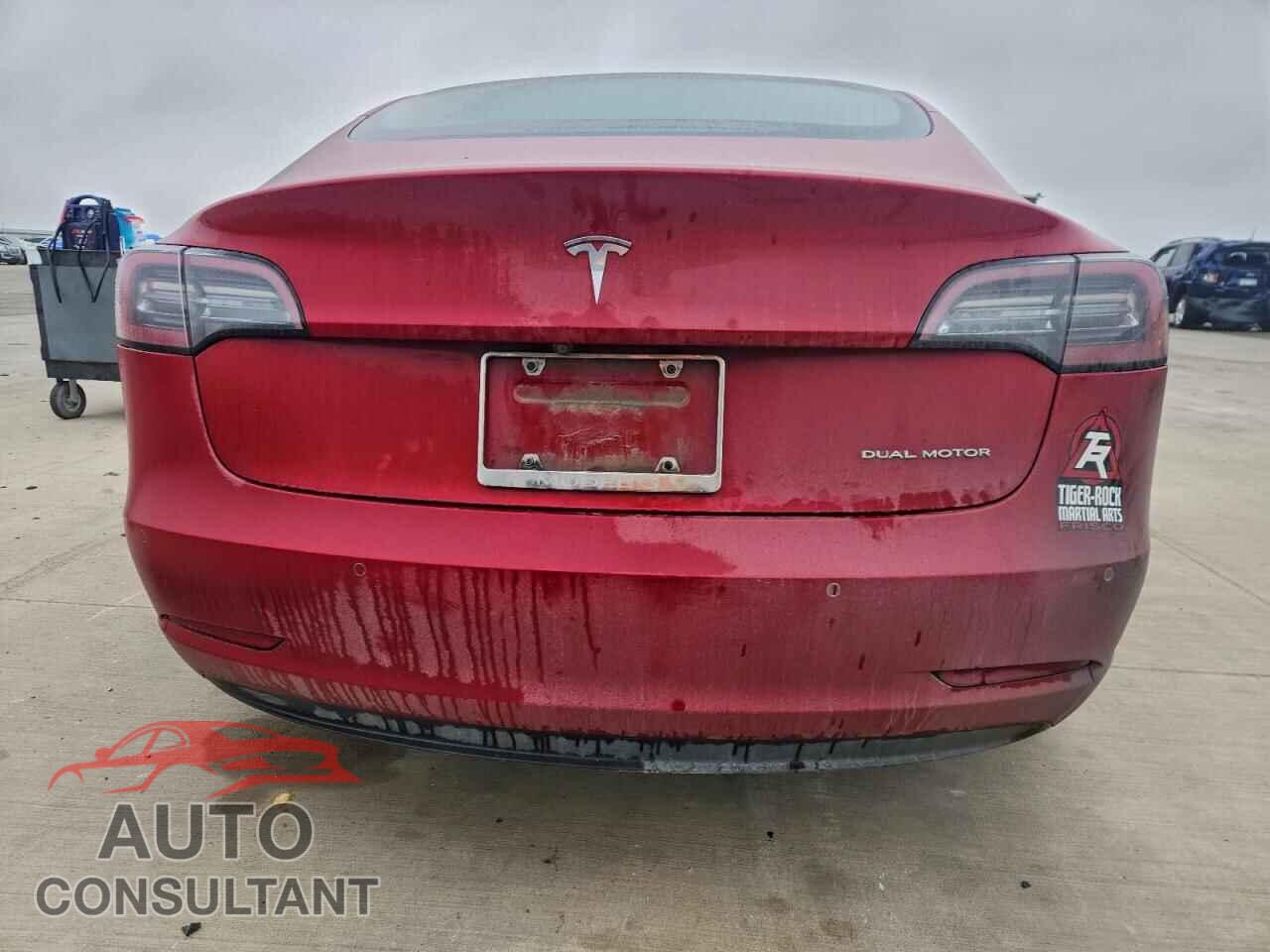 TESLA MODEL 3 2018 - 5YJ3E1EB0JF150255