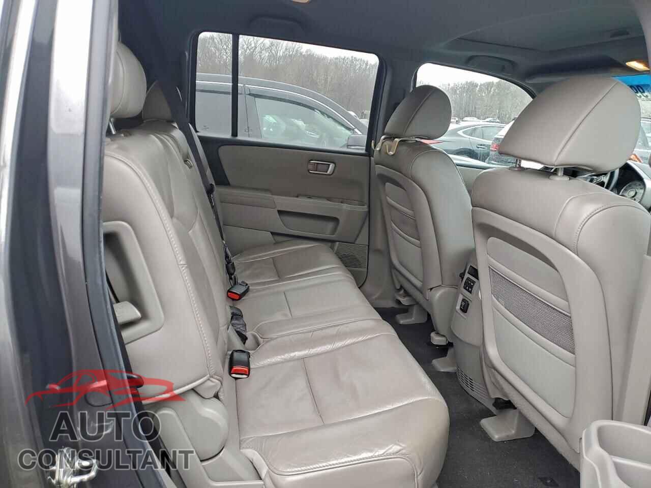 HONDA PILOT 2011 - 5FNYF4H56BB087609
