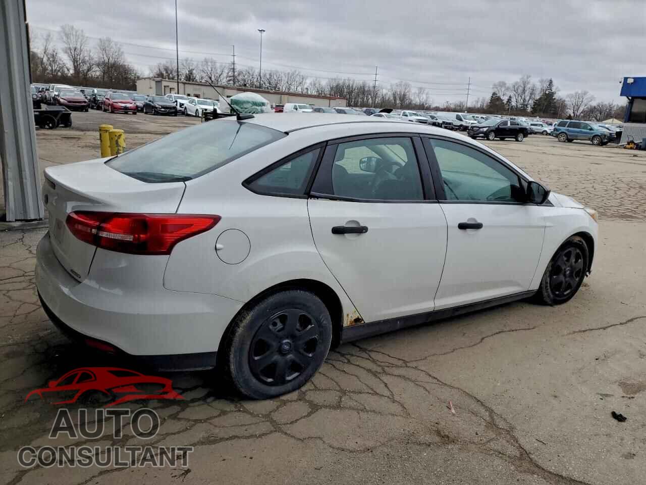 FORD FOCUS 2015 - 1FADP3E22FL374115