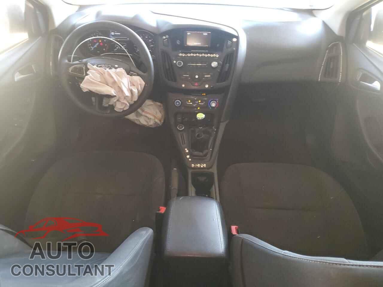 FORD FOCUS 2015 - 1FADP3K2XFL285221