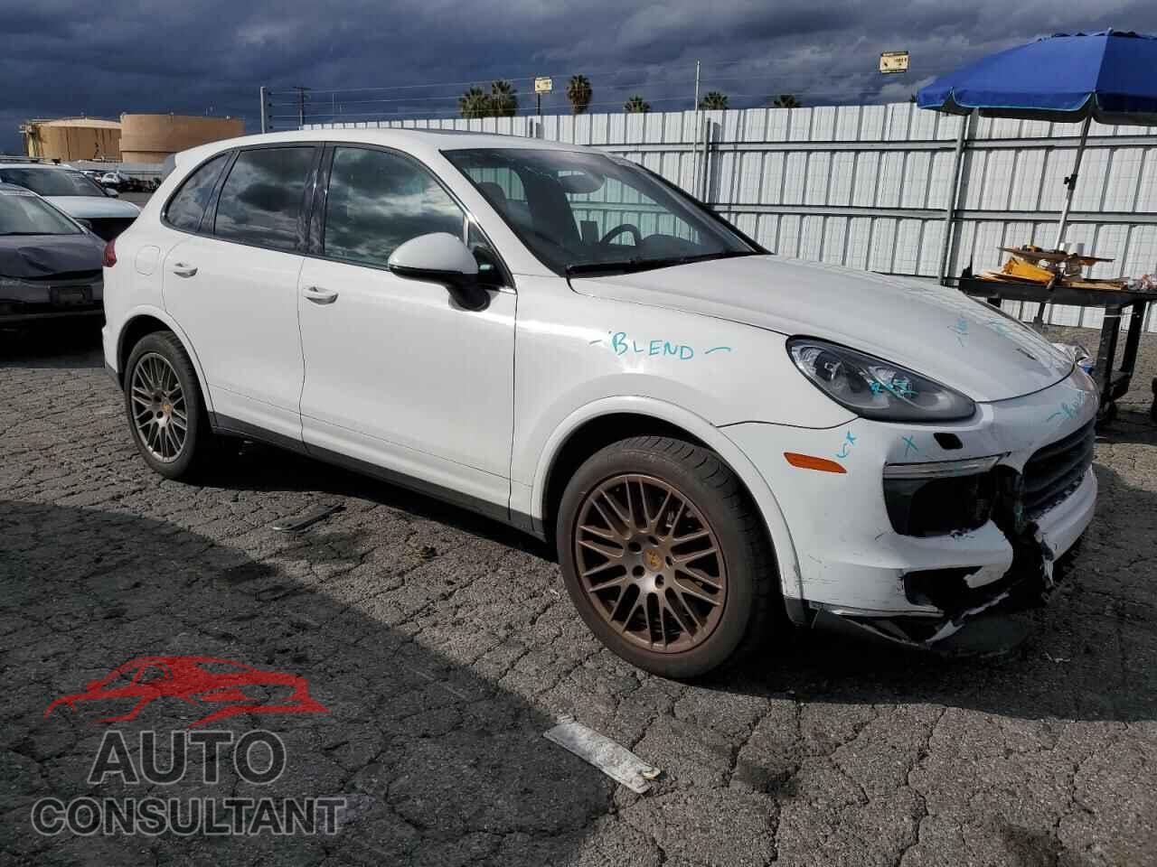 PORSCHE CAYENNE 2018 - WP1AA2A26JKA05799