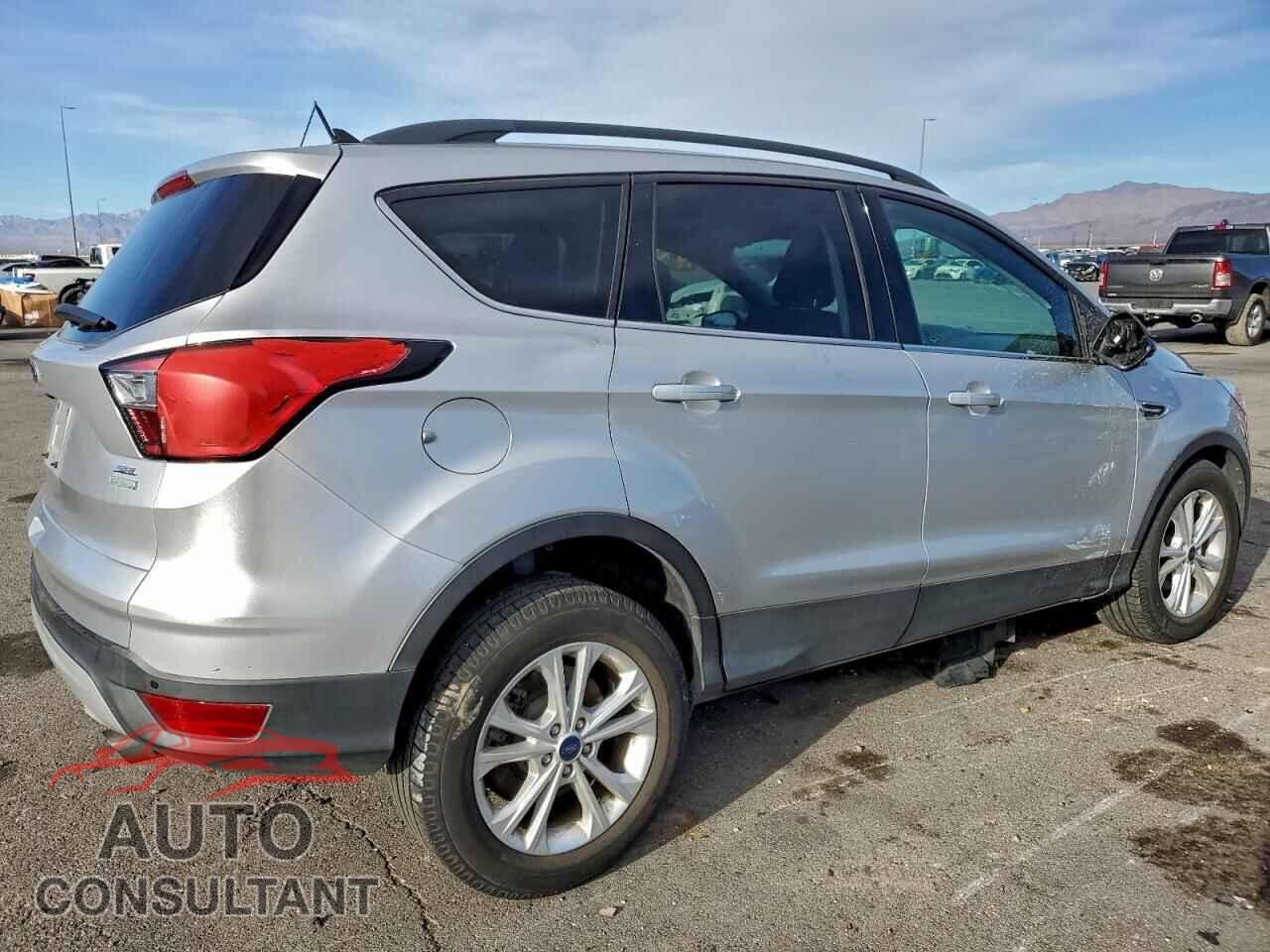FORD ESCAPE 2018 - 1FMCU0HD8JUC36233