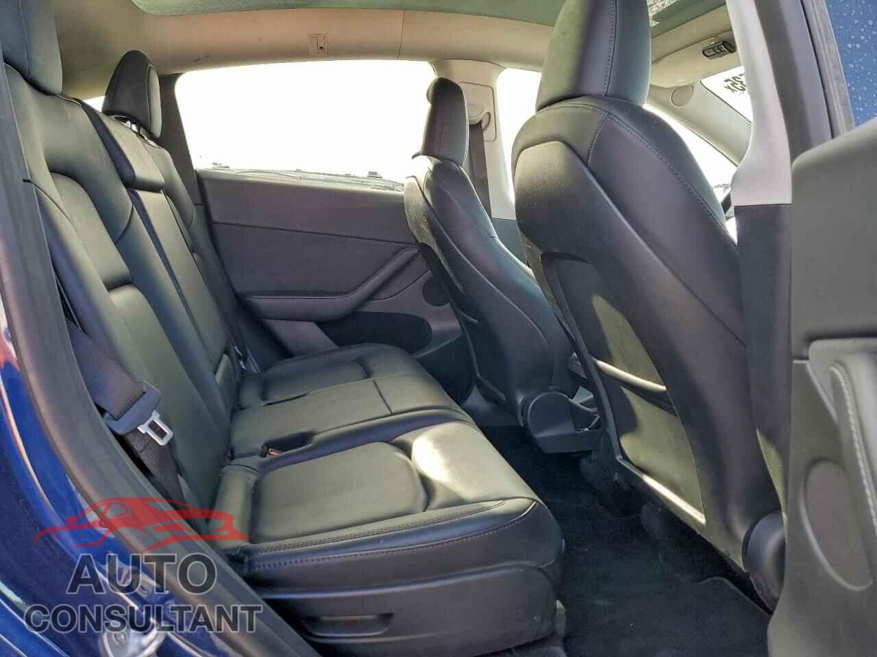 TESLA MODEL Y 2024 - 7SAYGAEE6RF982191