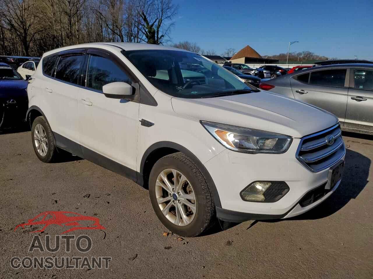 FORD ESCAPE 2017 - 1FMCU0GD8HUC06144