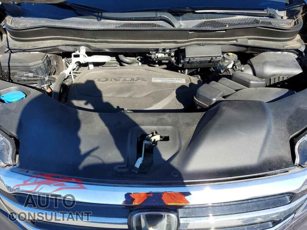 HONDA PILOT 2017 - 5FNYF6H98HB012093