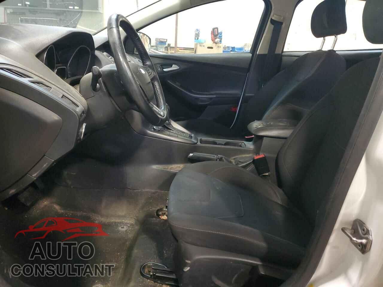 FORD FOCUS 2015 - 1FADP3K23FL371373