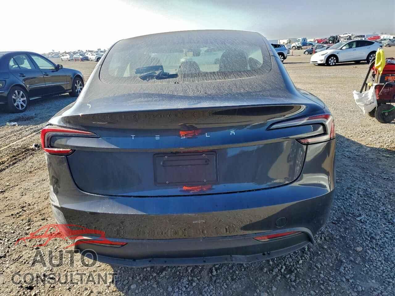 TESLA MODEL 3 2025 - 5YJ3E1EA9SF907856