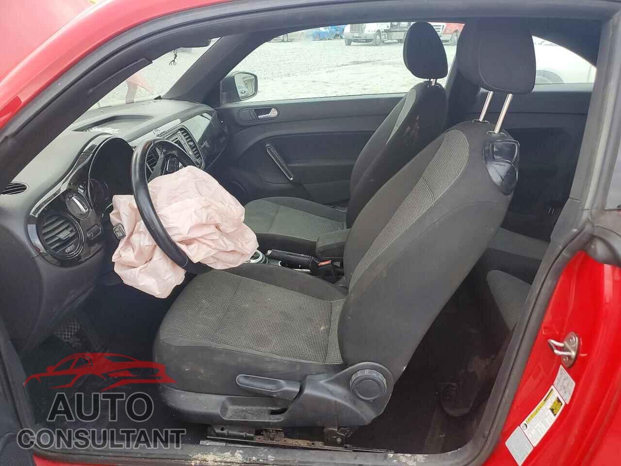 VOLKSWAGEN BEETLE 2017 - 3VWF17ATXHM611264