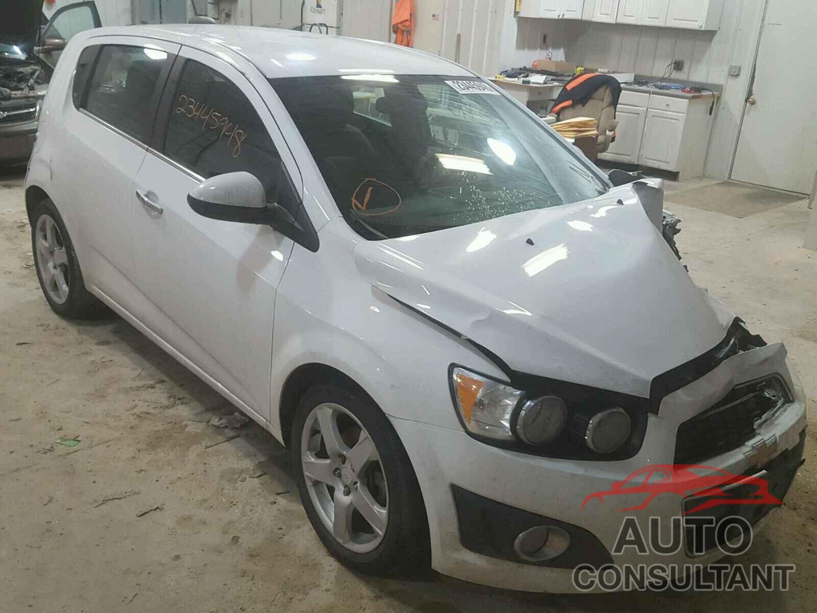 CHEVROLET SONIC 2015 - 1G1JE6SB5F4211518