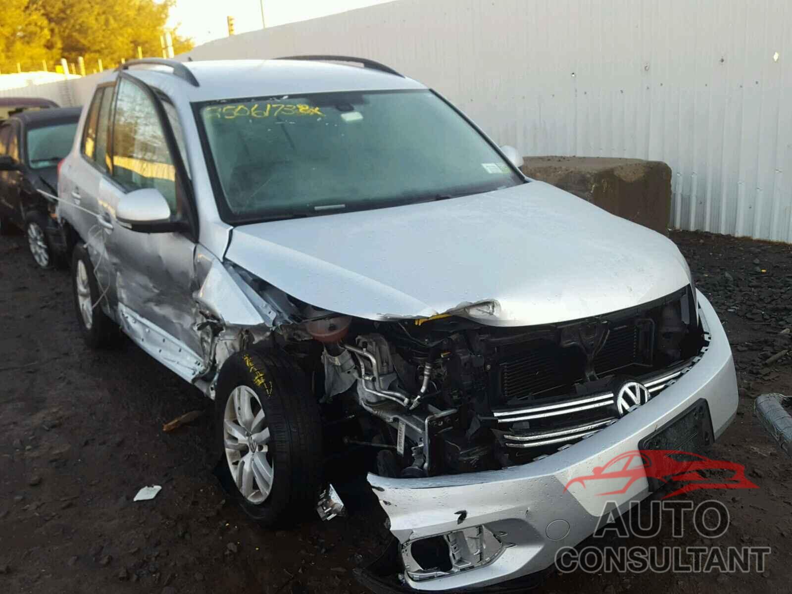 VOLKSWAGEN TIGUAN 2017 - WVGBV7AX7HK006307