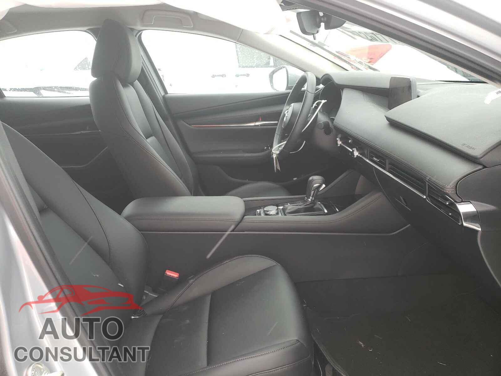 MAZDA 3 2019 - JM1BPBAM5K1120018