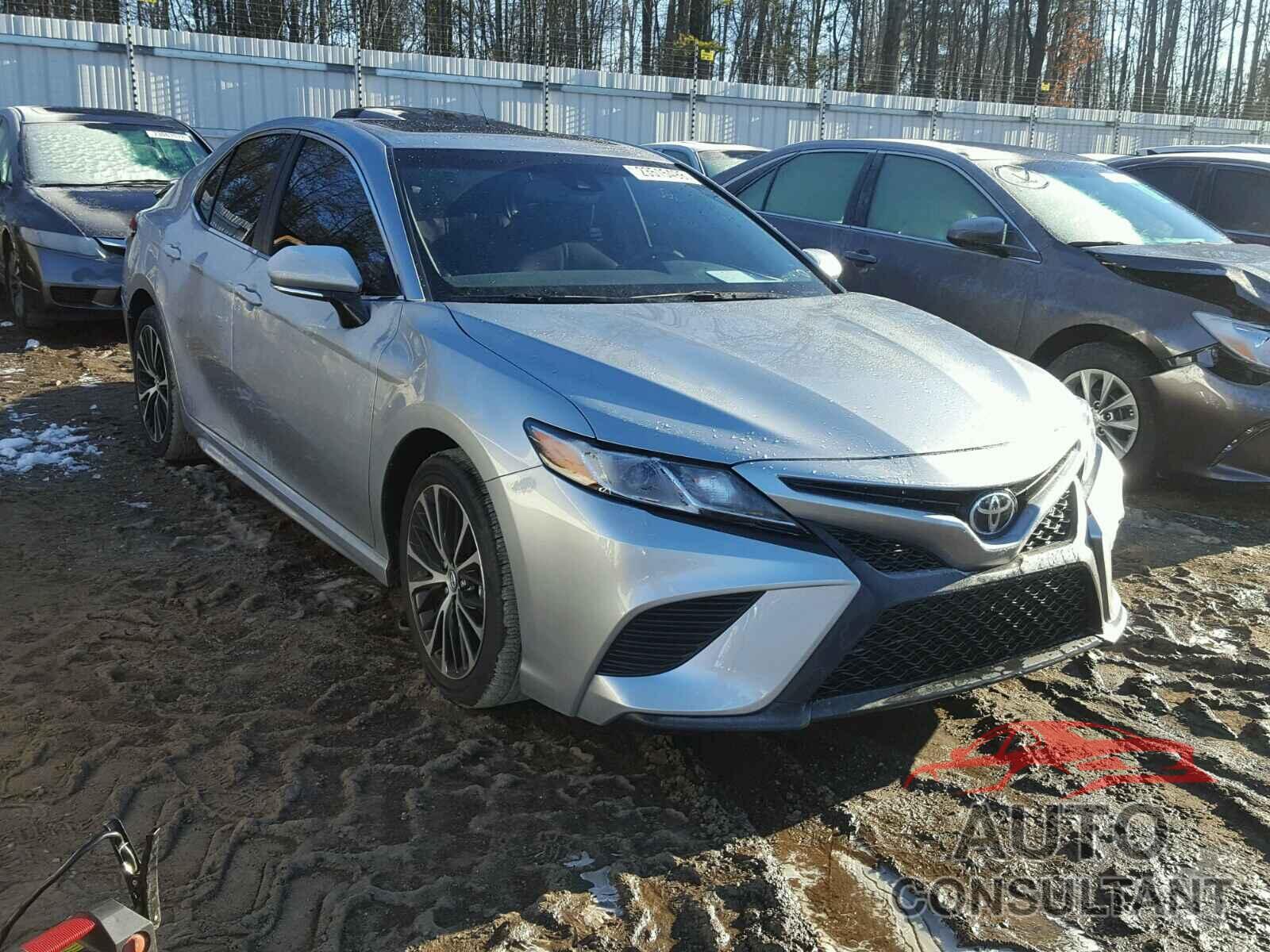 TOYOTA CAMRY 2018 - 4T1B11HK8JU044223