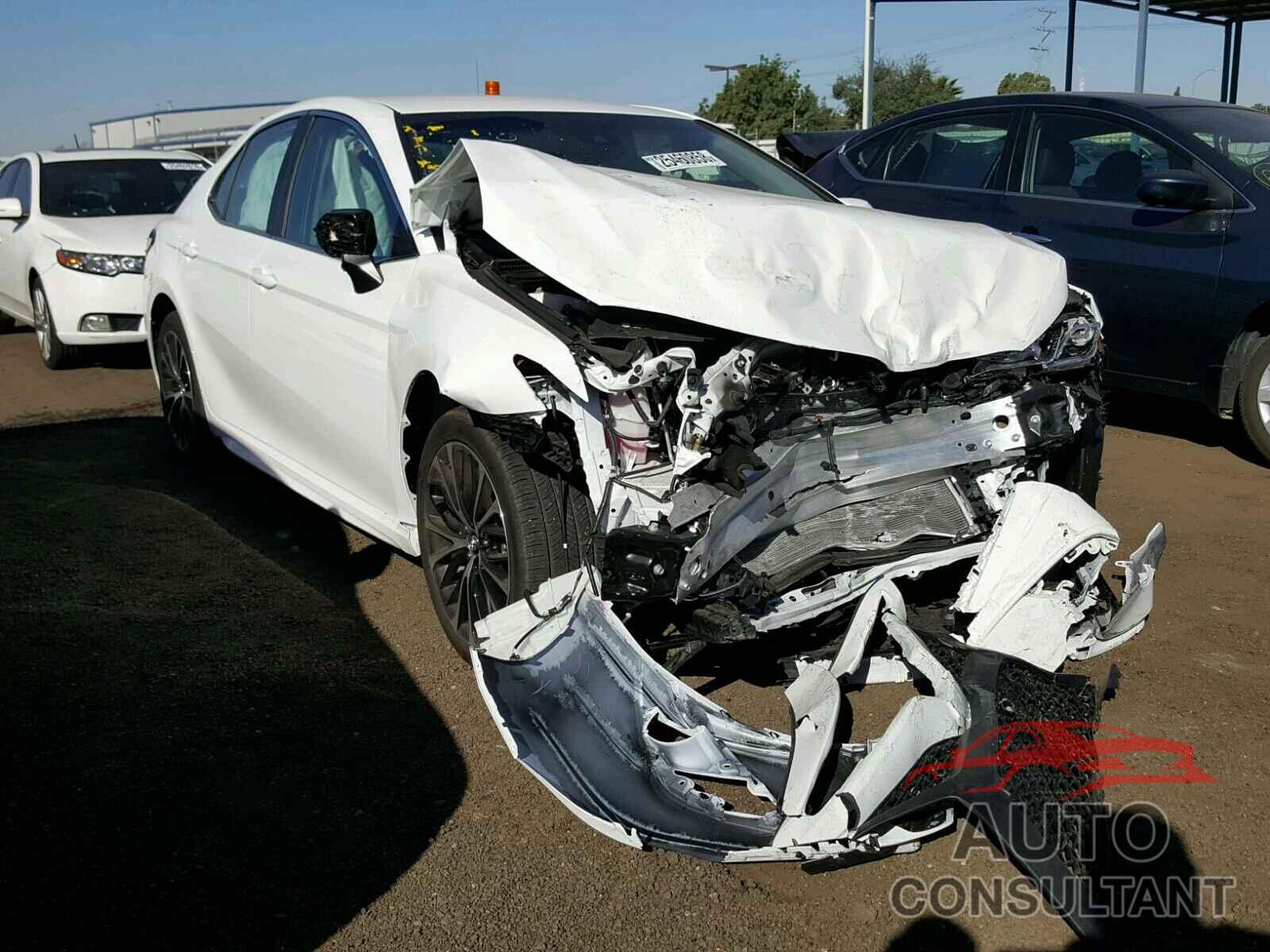 TOYOTA CAMRY 2018 - 4T1B11HK5JU021028