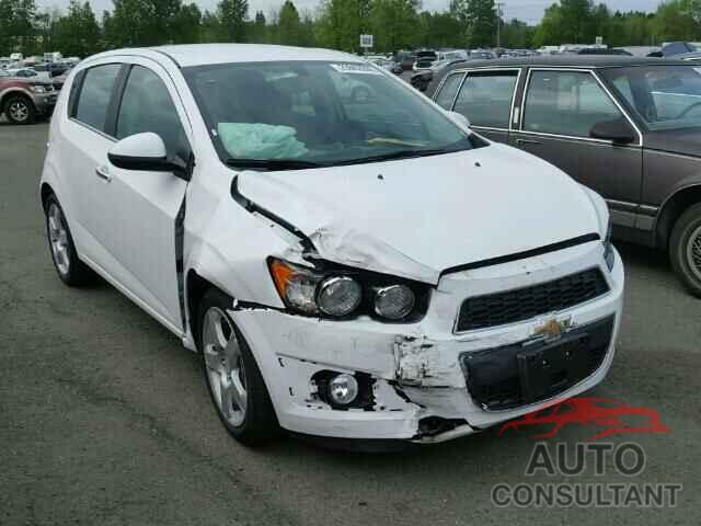 CHEVROLET SONIC 2016 - 1G1JE6SB2G4145723