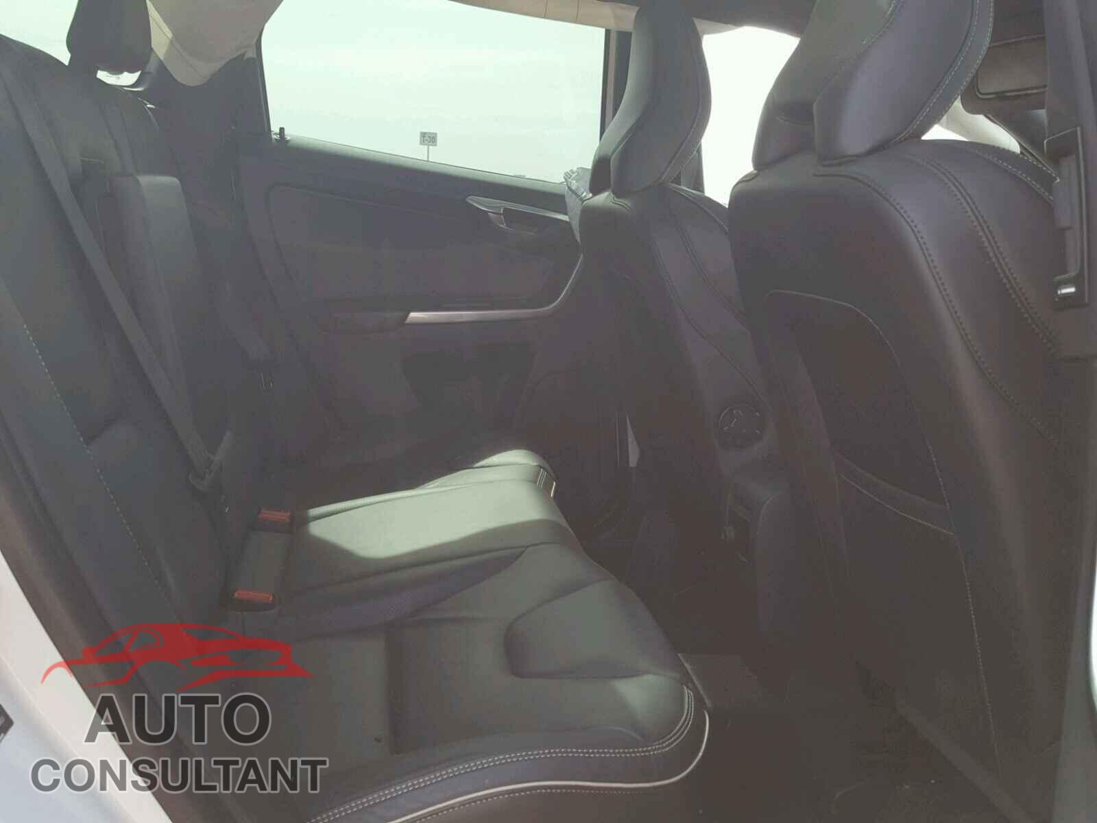 VOLVO XC60 2015 - YV4902RS8F2640023