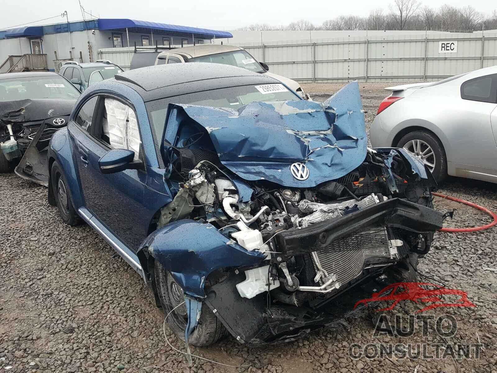 VOLKSWAGEN BEETLE 2018 - 3VWFD7AT2JM704714