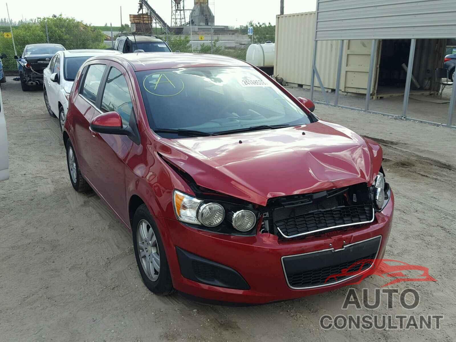 CHEVROLET SONIC 2015 - 1G1JC6SH0F4127357