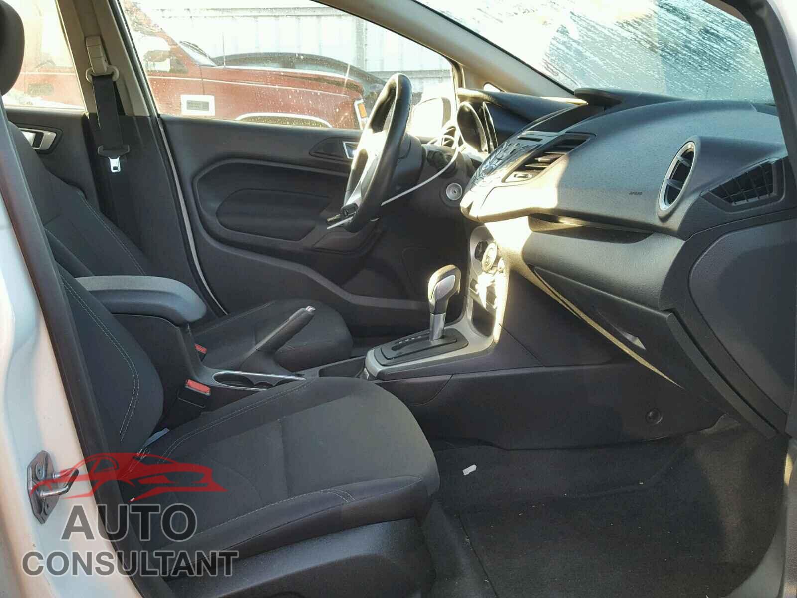 FORD FIESTA 2015 - 3FADP4EJ8FM208421