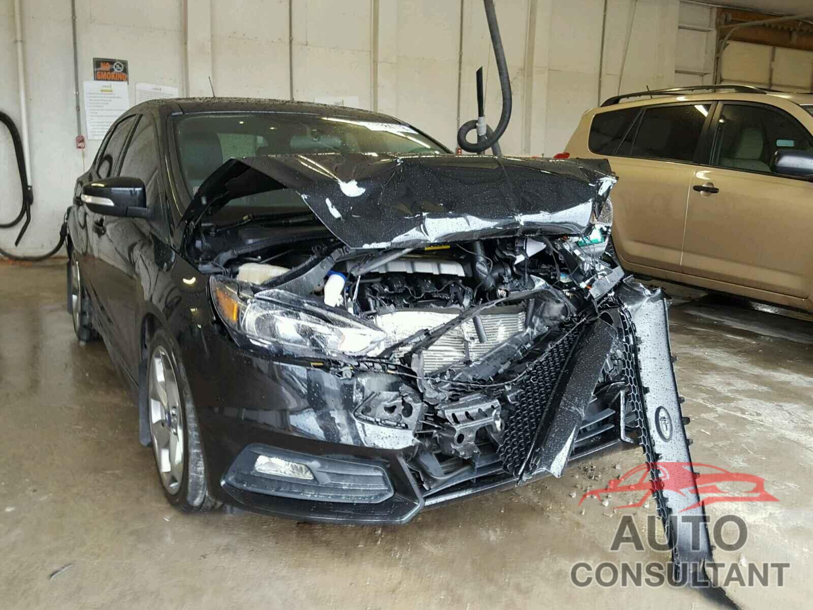 FORD FOCUS 2015 - 1FADP3L92FL321544