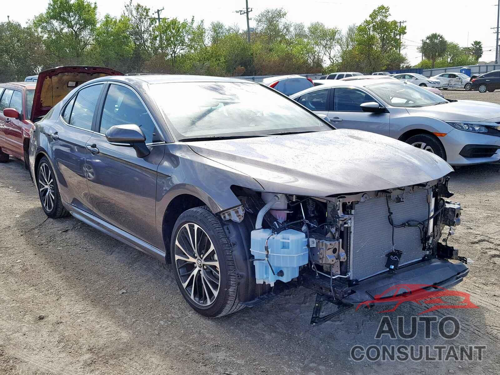 TOYOTA CAMRY 2018 - 4T1B11HK1JU548239