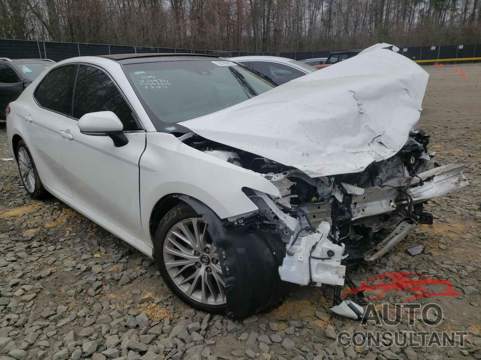 TOYOTA CAMRY 2018 - 4T1B11HK2JU009371