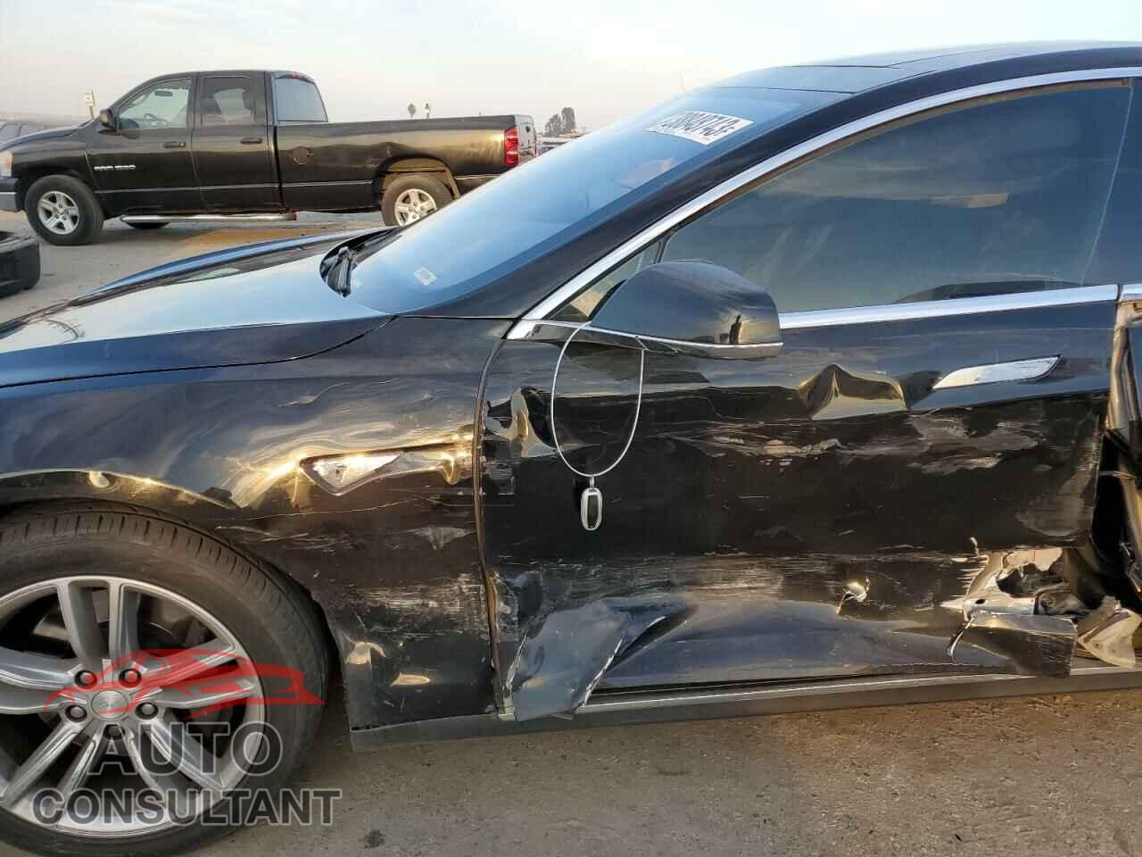TESLA MODEL S 2015 - 5YJSA1E13FF119099