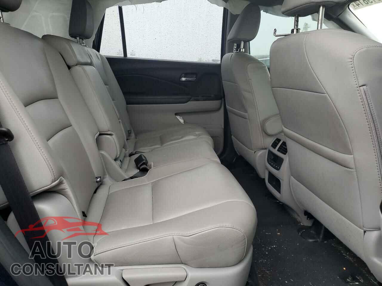 HONDA PILOT 2017 - 5FNYF6H74HB007357