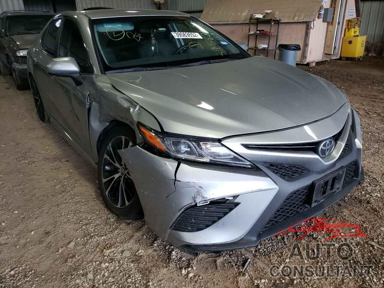 TOYOTA CAMRY 2018 - 4T1B11HK8JU130129