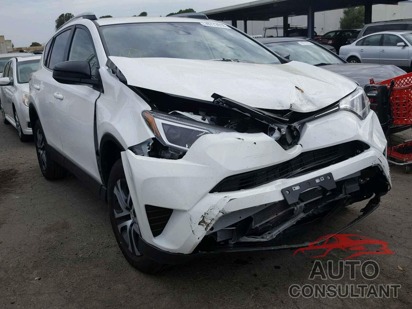 TOYOTA RAV4 LE 2018 - JTMZFREV2JJ730647