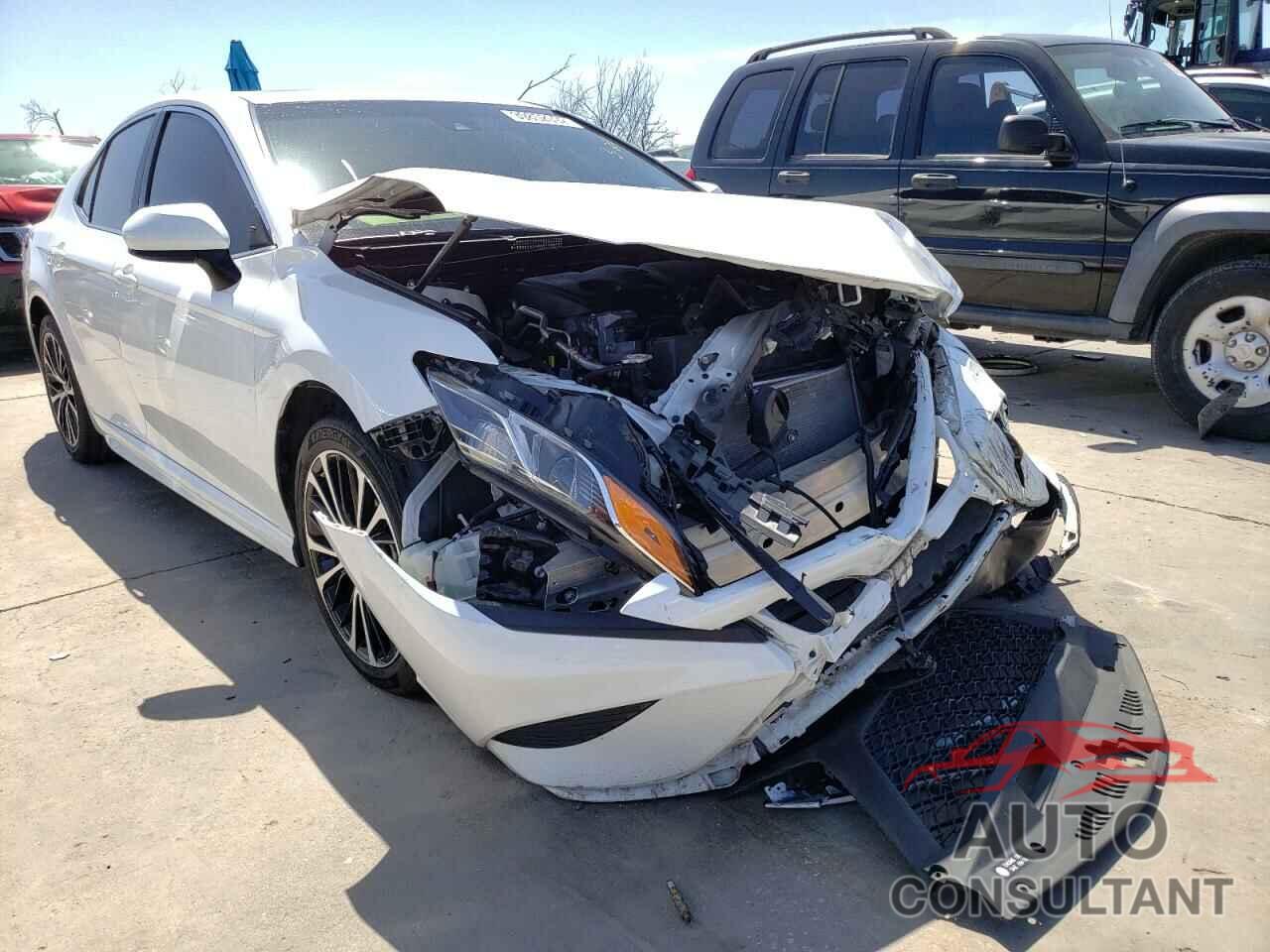 TOYOTA CAMRY 2018 - 4T1B11HK2JU148965