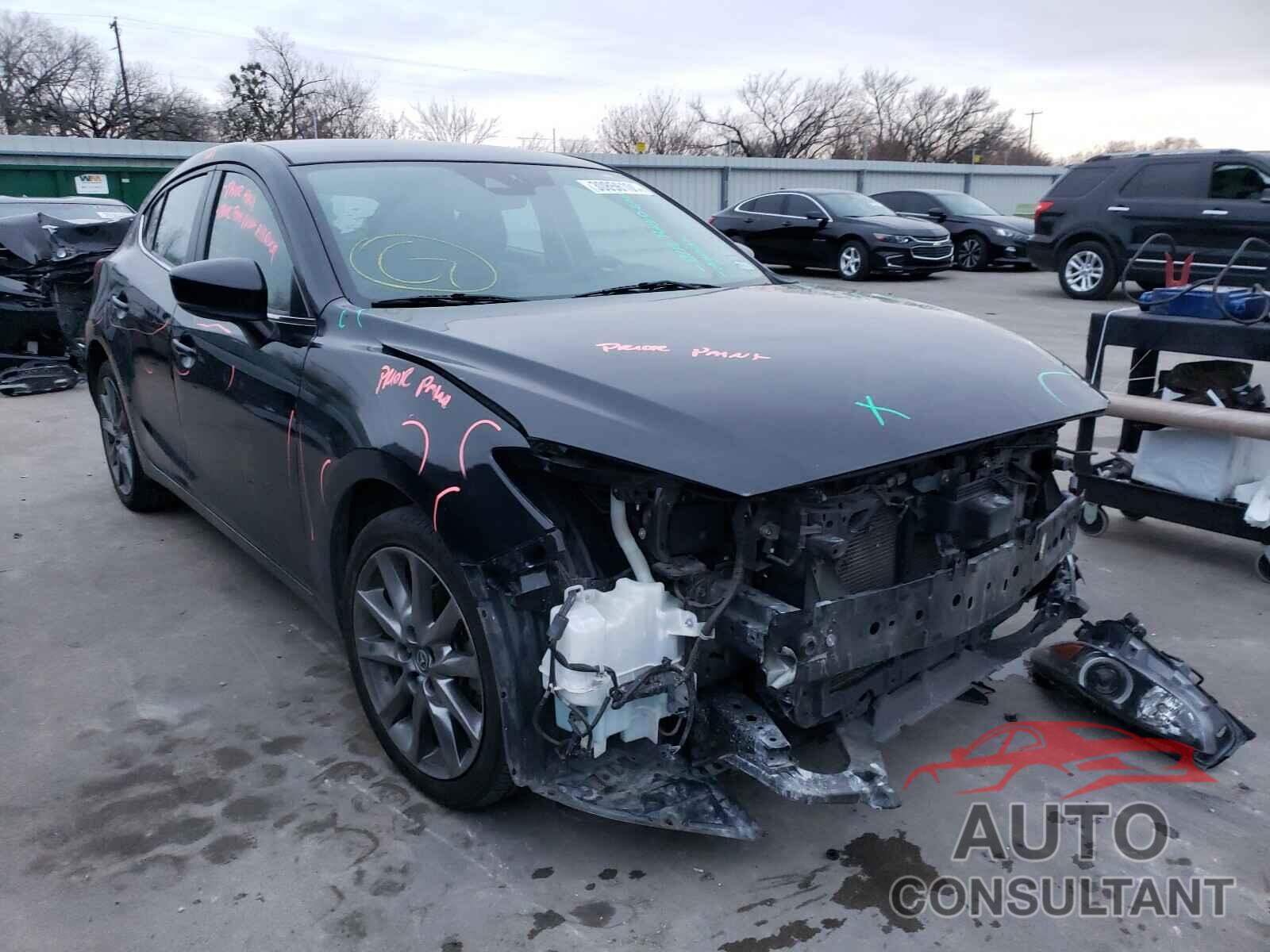 MAZDA 3 2018 - 3MZBN1L38JM201243