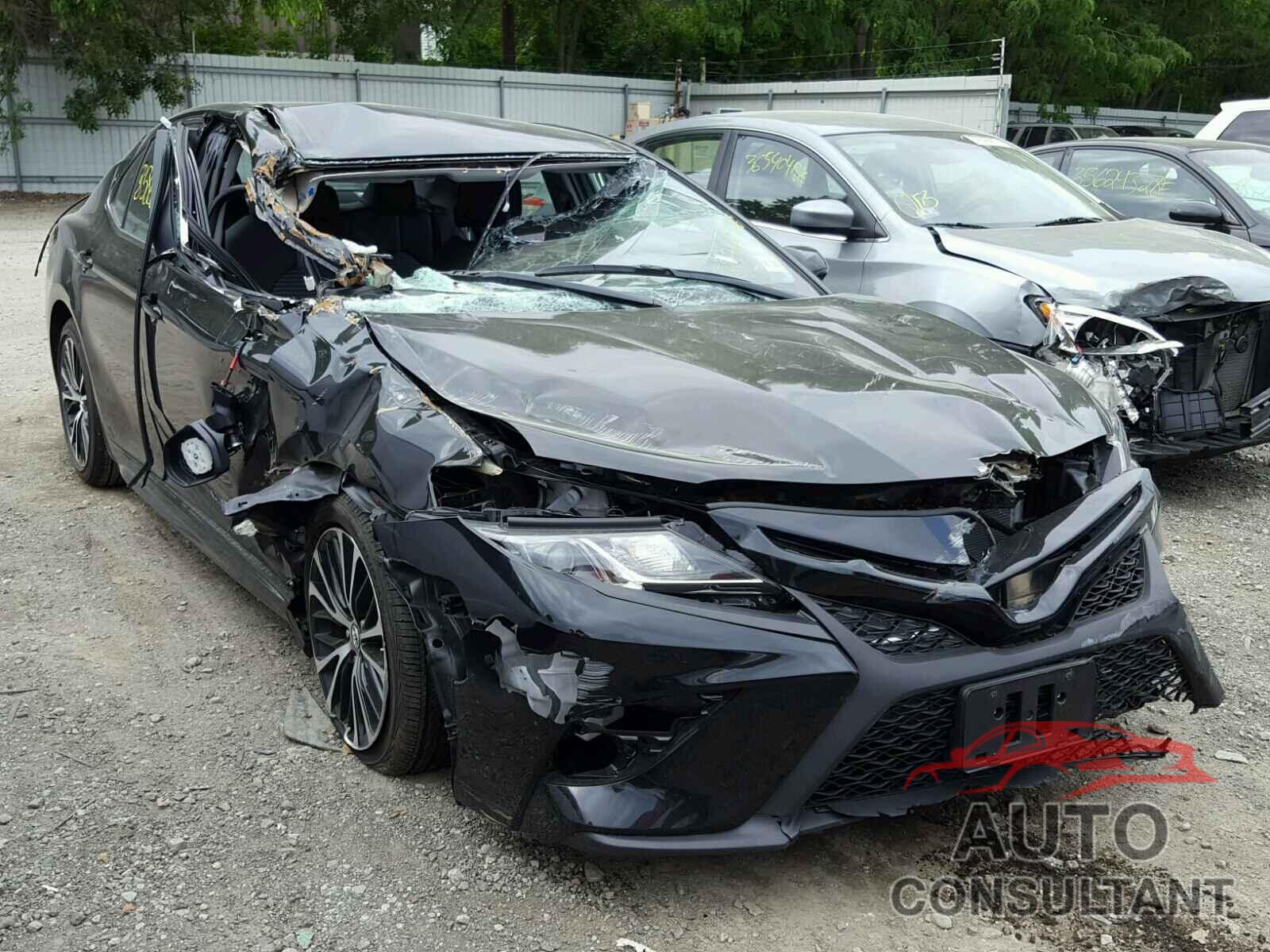 TOYOTA CAMRY 2018 - 4T1B11HK1JU581709