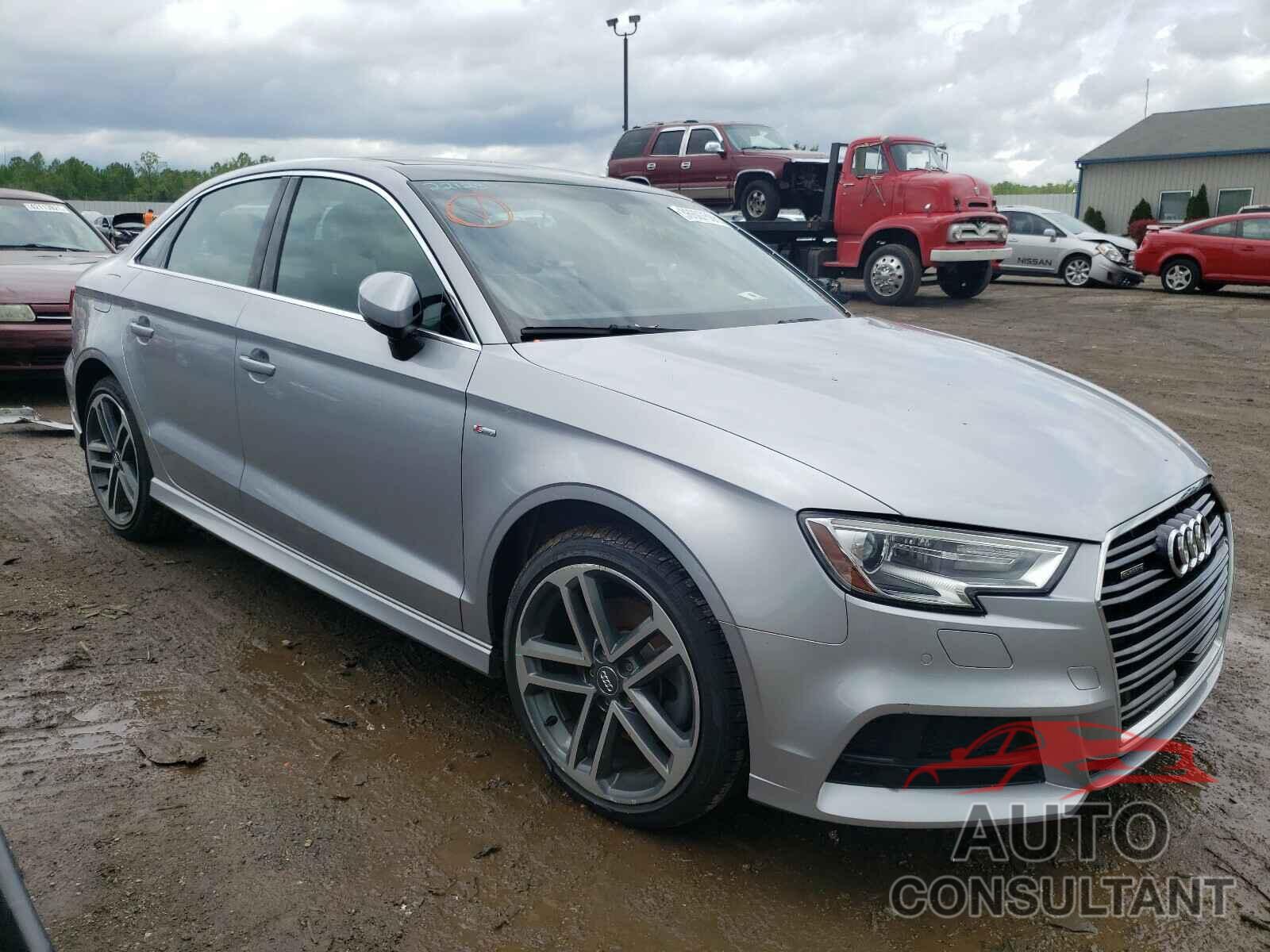 AUDI A3 2017 - WAUJ8GFF4H1064773