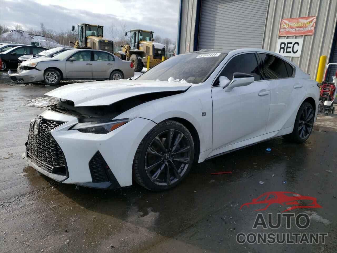 LEXUS IS 2021 - JTHGZ1E20M5022818