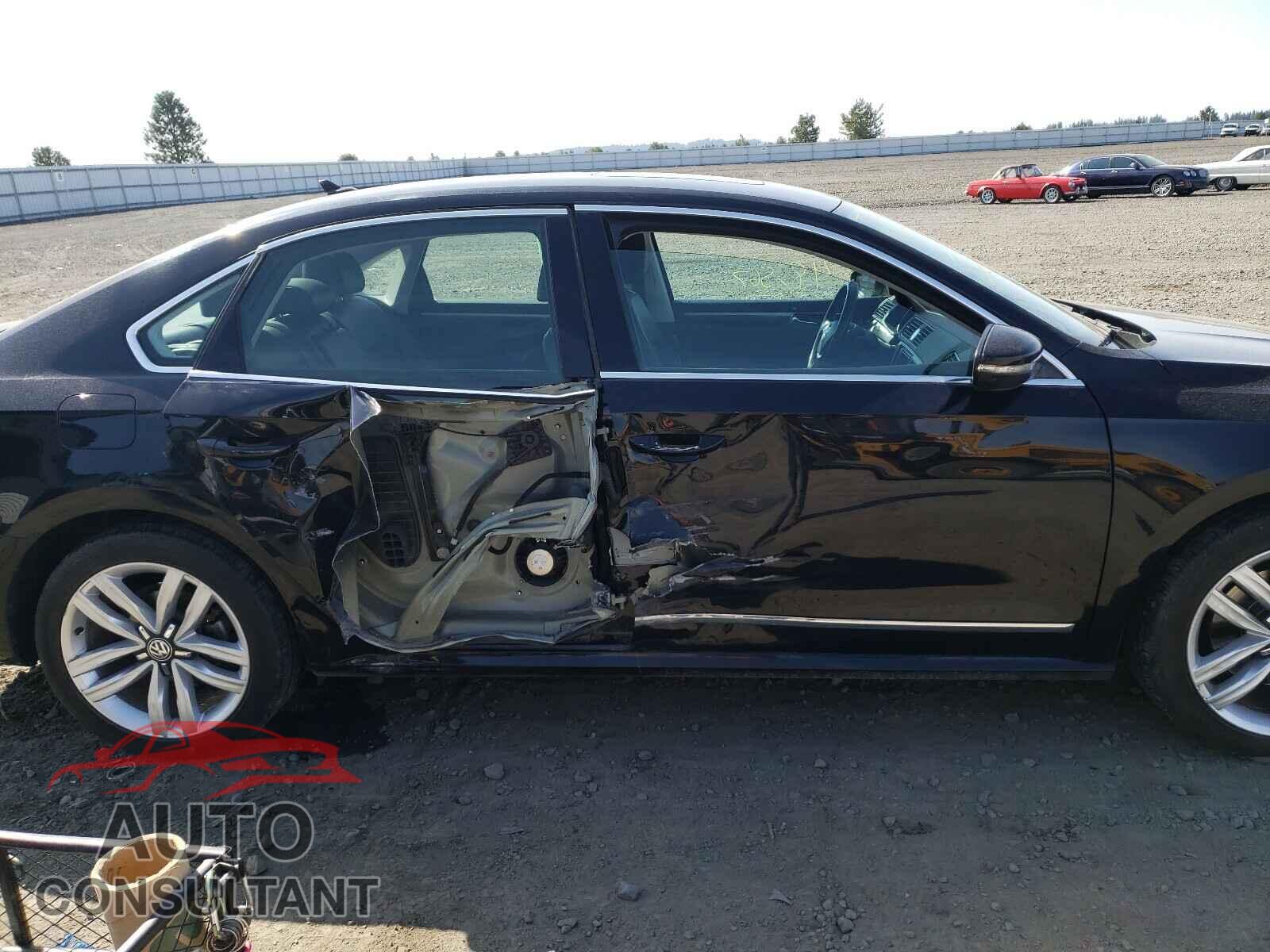 VOLKSWAGEN PASSAT 2017 - 1VWGT7A32HC031152